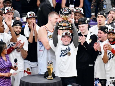 B体育-NBA季后赛：掘金主帅迈克-马龙当选最佳教练