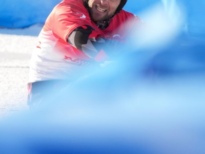 B体育-奥地利滑雪选手飞驰如风，实现梦想